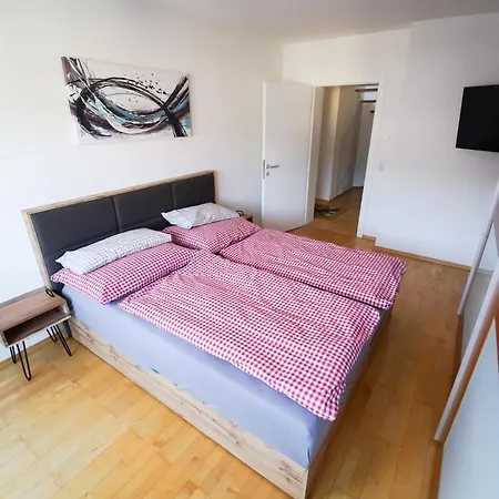 Schlafgut Kuessler - 70m Vom Express زيل أم سي