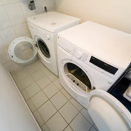 Schlafgut Kuessler - 70m Vom Express Lägenhet *