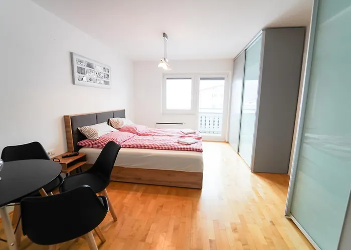 Schlafgut Kuessler - 70m Vom Express Apartment