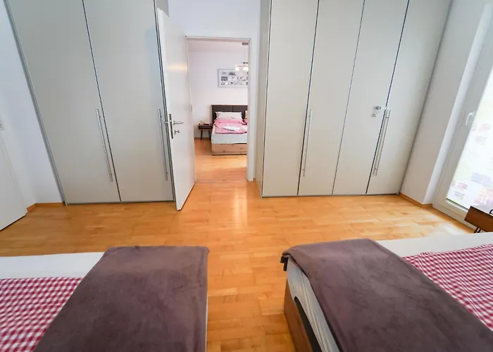 Schlafgut Kuessler - 70m Vom Express Апартаменти *