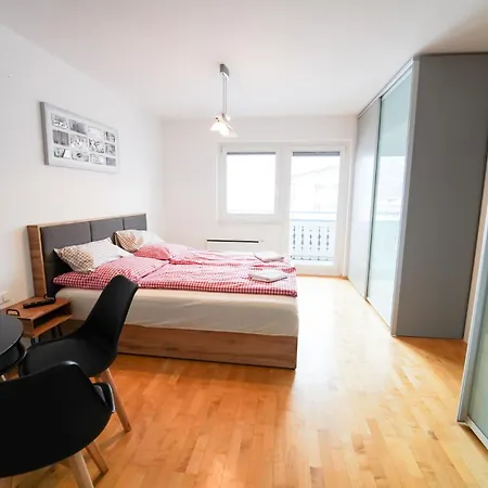 Schlafgut Kuessler - 70m Vom Express Apartament